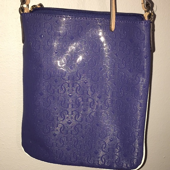 GUESS - Picture 3 of 4